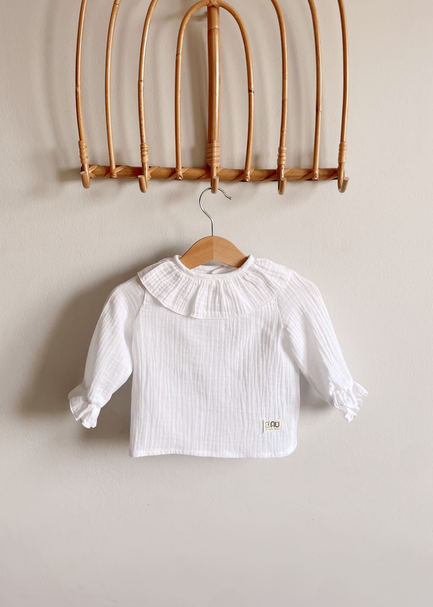 blusa-auspain-blanca-volante-cuello-ropa-infantil-unisex