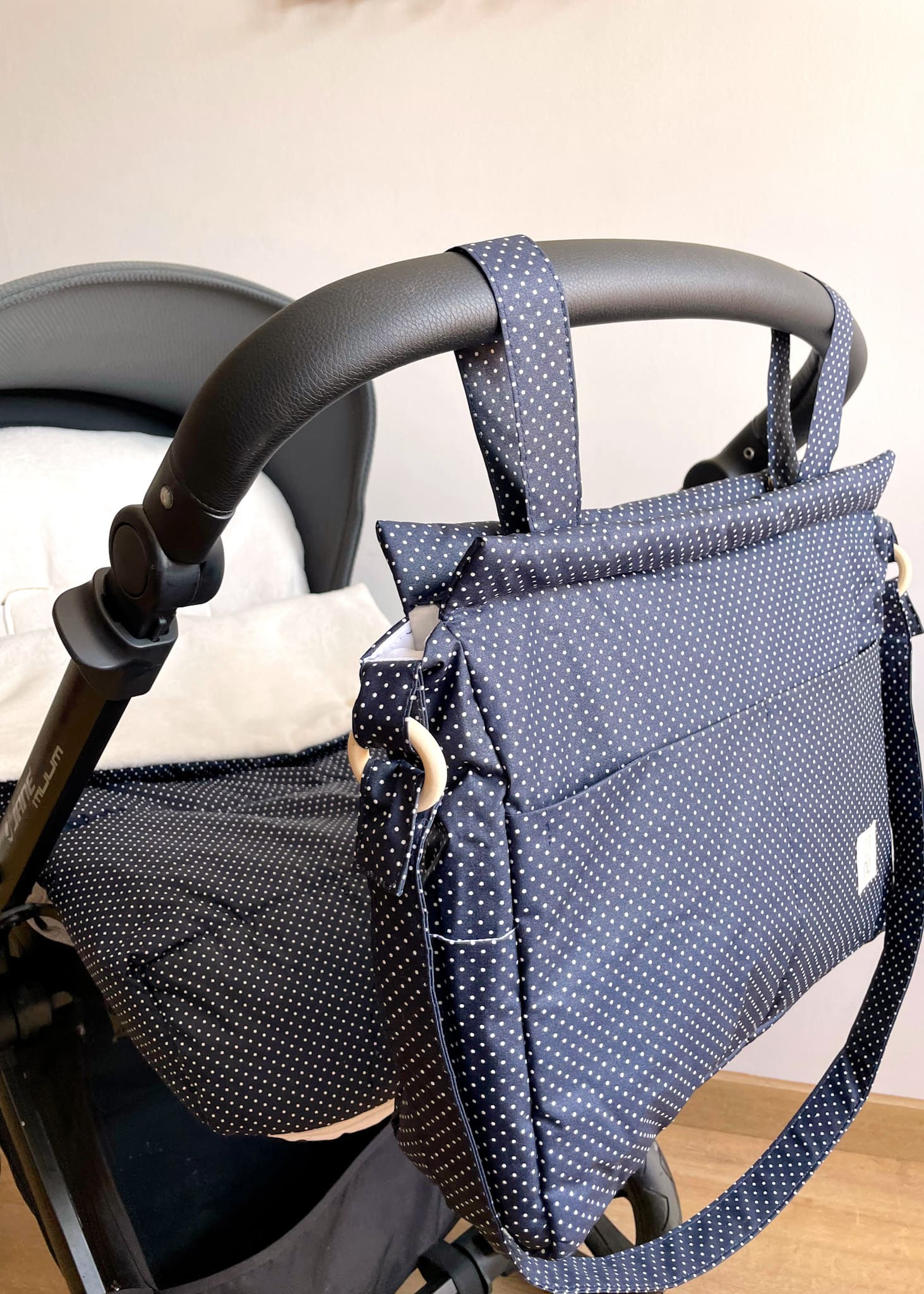 bolsa-sostenible-azul-impermeable-lunares-topos-agua-repelente-auspain