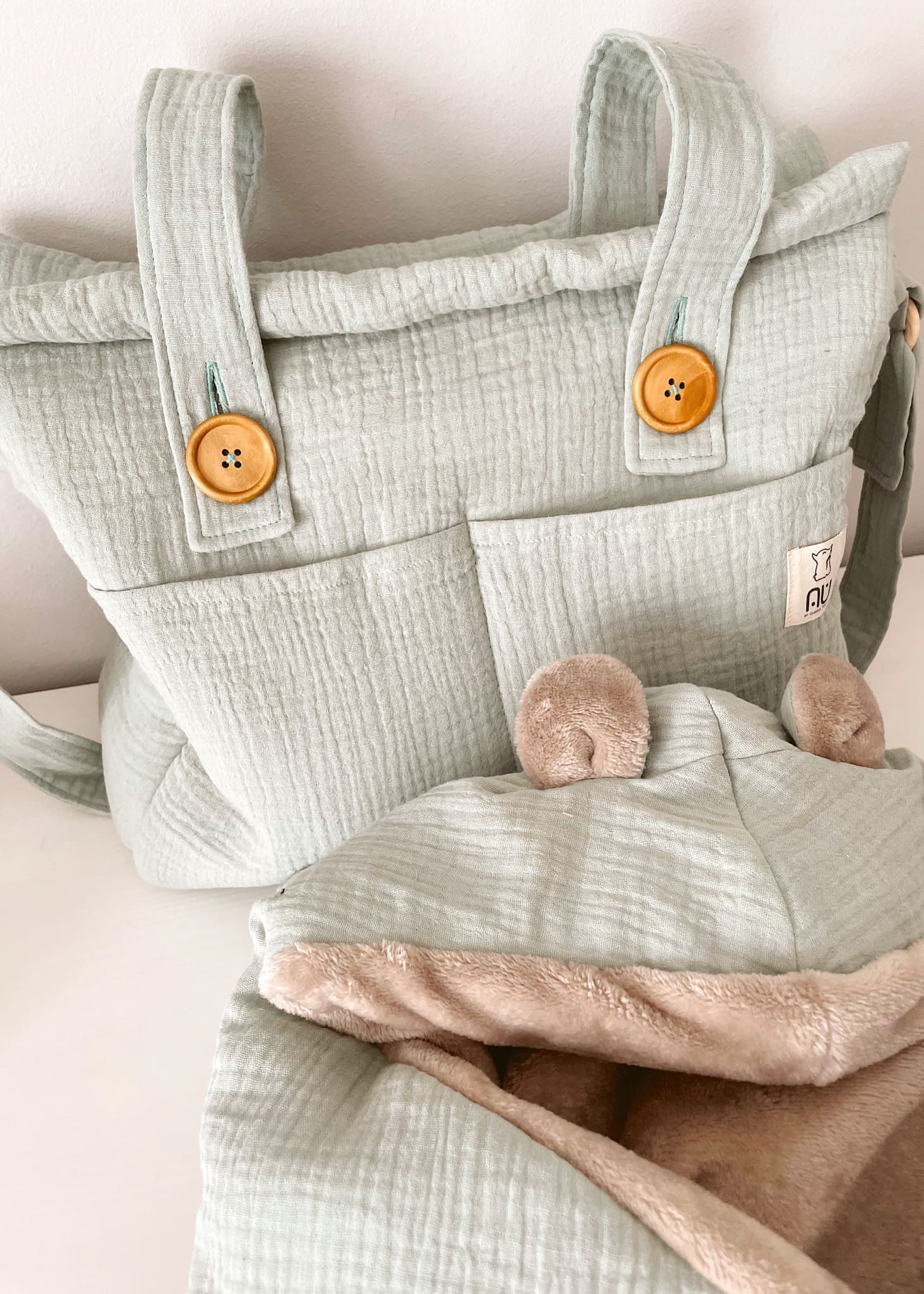 bolso-menta-flores-interior-puericultura-aupain-botones-madera-bebe-mama-paseo-bolsa-cochecito-capazo-saco-verde