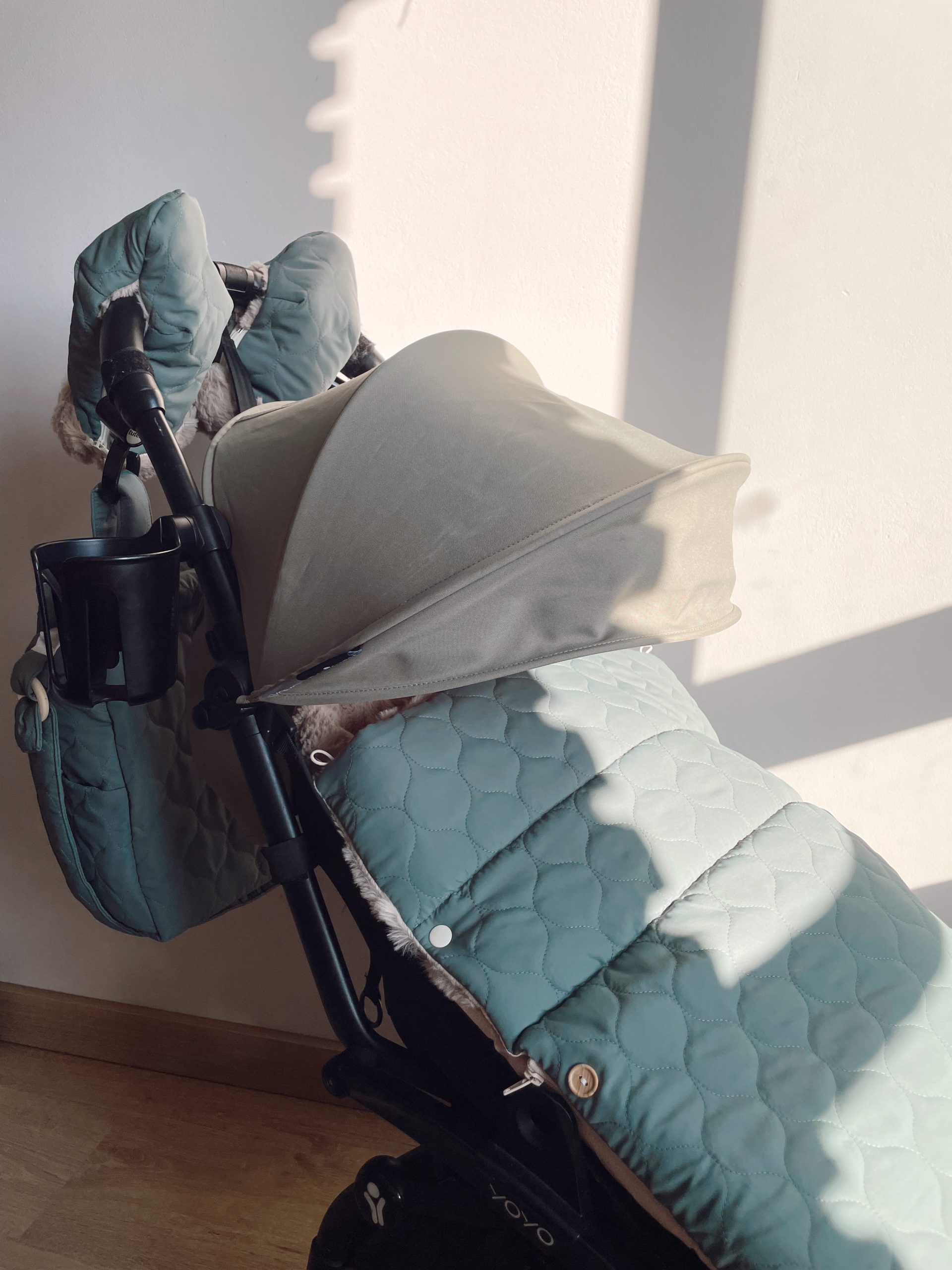 conjunto-paseo-verde-guateado-silla-saco-invierno.