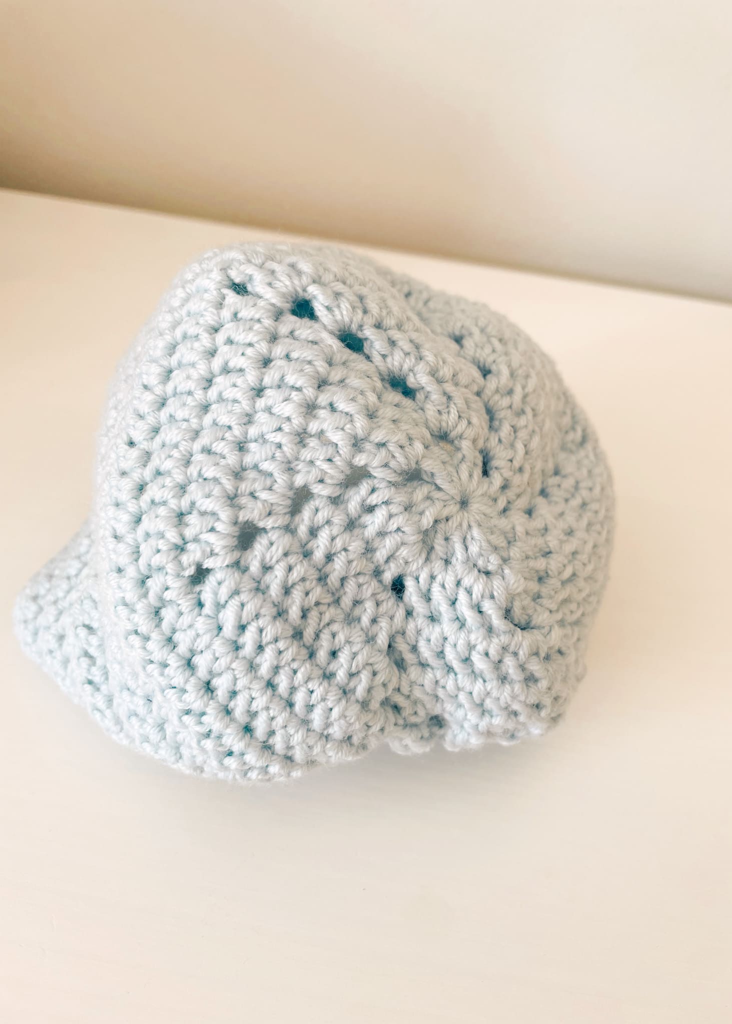 gorrito-capota-azul-claro-bebe-lana-merino-punto-recien-nacido-unisex-au-spain
