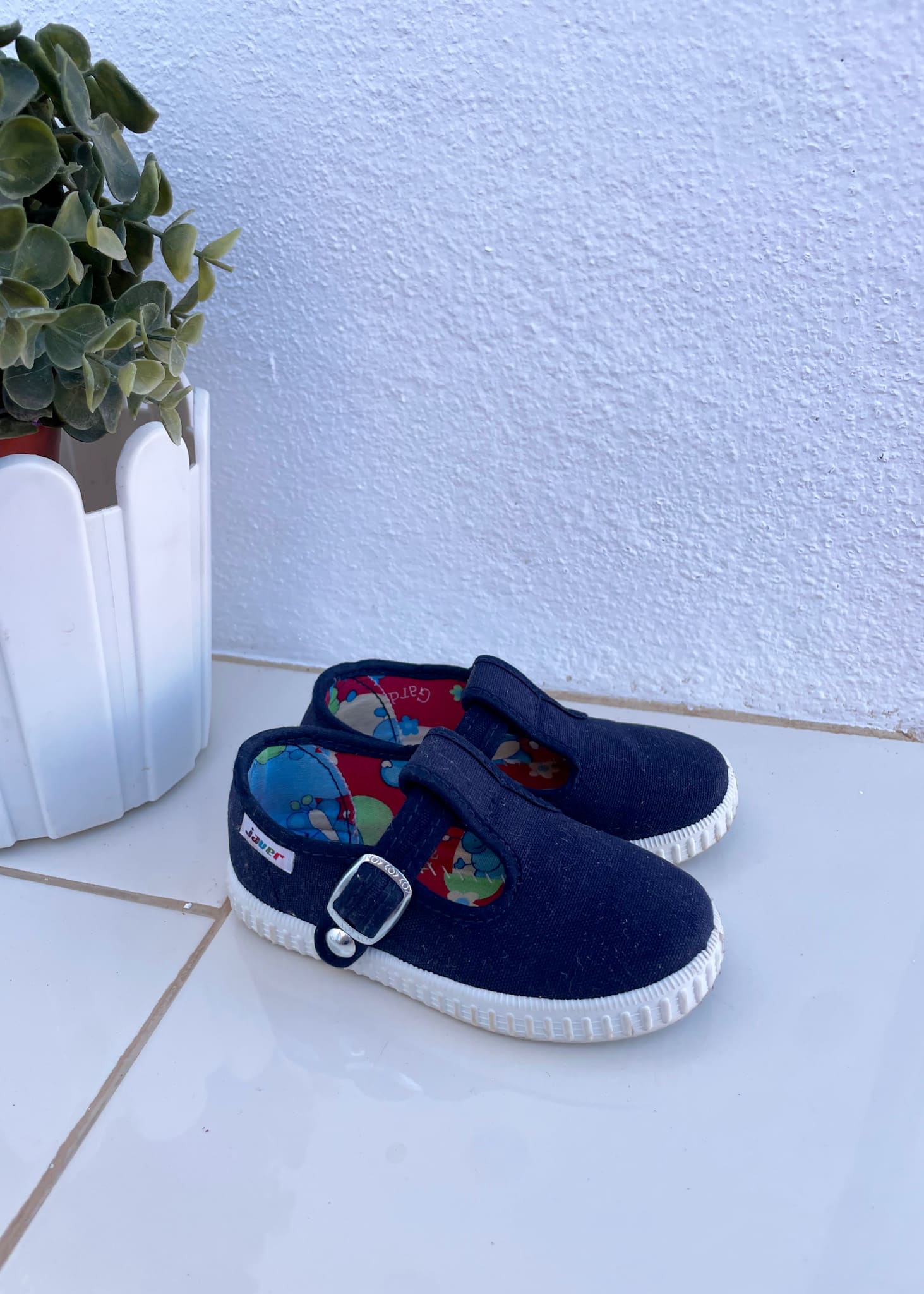 hebilla-victoria-calzado-zapato-nino-nina-unisex-goma-sin-cordon-blanca-roja-azul-auspain-lona-loneta