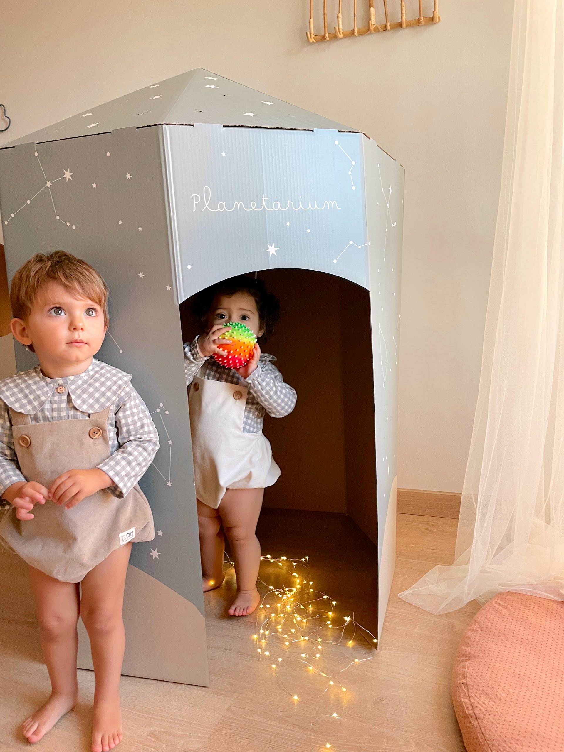 nina-conjunto-peto-pana-infantil-blusa-flores-volantes-hombro-manga-abullonada-auspain-conjuntados-nino-unisex