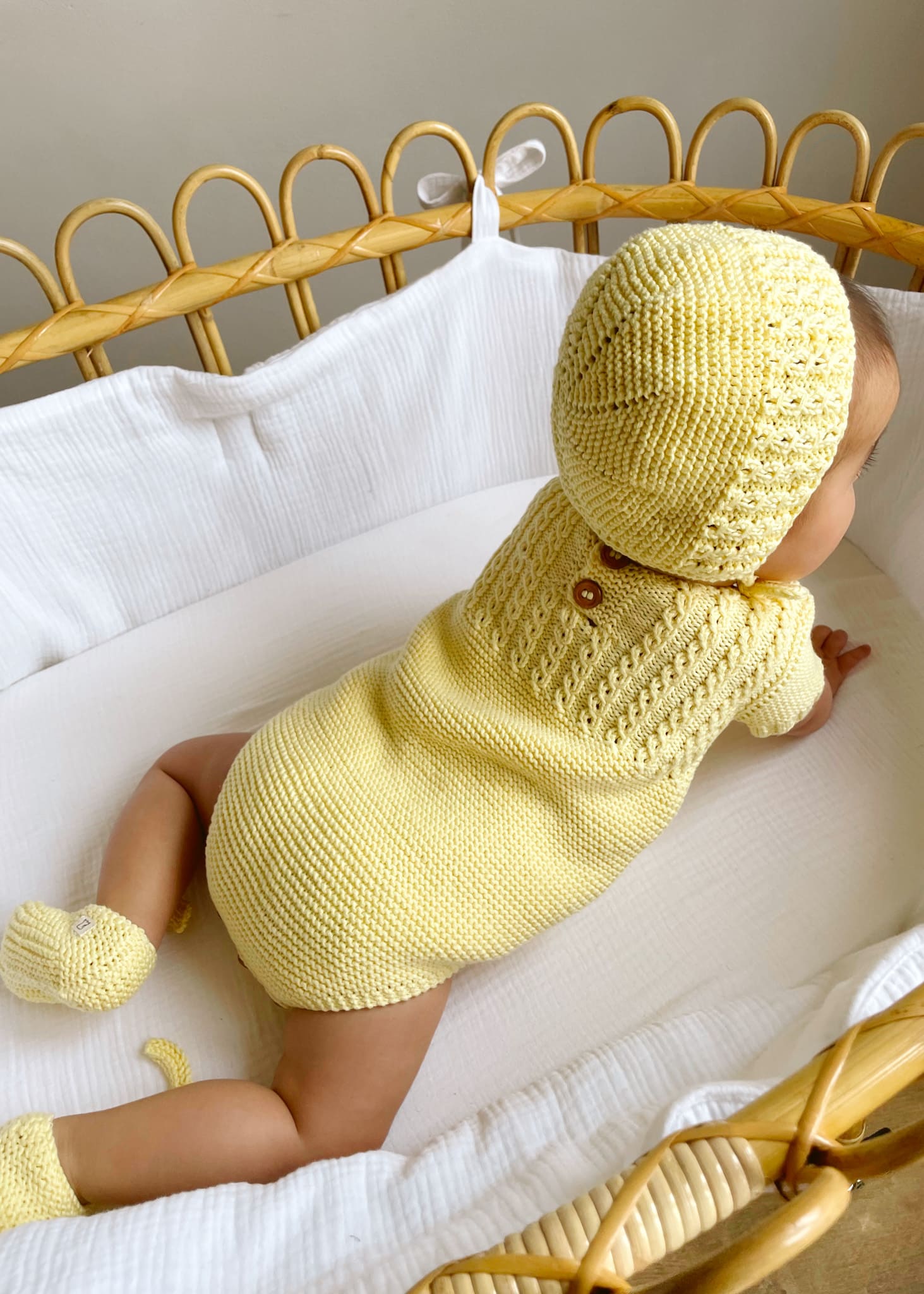 pelele-capota-ojo-de-perdiz-amarillo-bebe-auspain-unisex-bailarinas-lazo-patuco