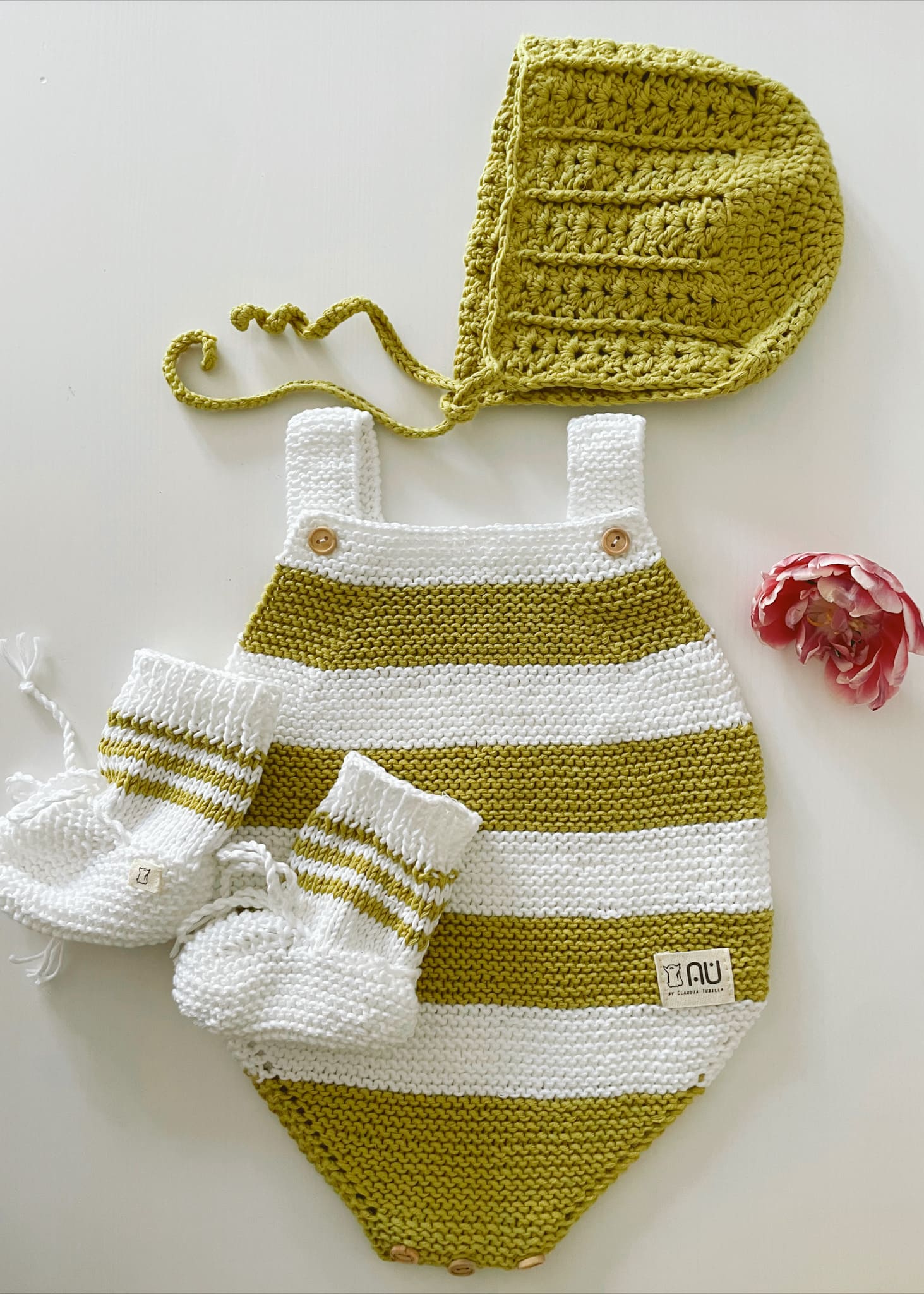 ranita-pelele-peto-punto-rayas-auspain-bebe-hecho-a-mano-verde-aceite-capota
