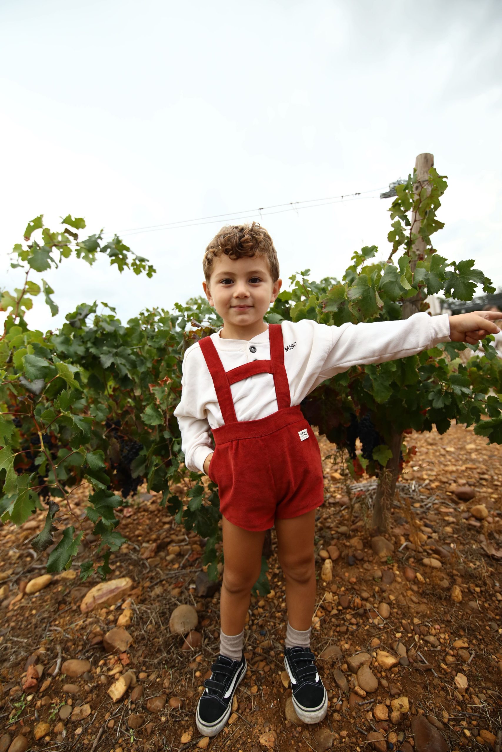 ropa-pantalon-tirantes-nino-rojo-auspain