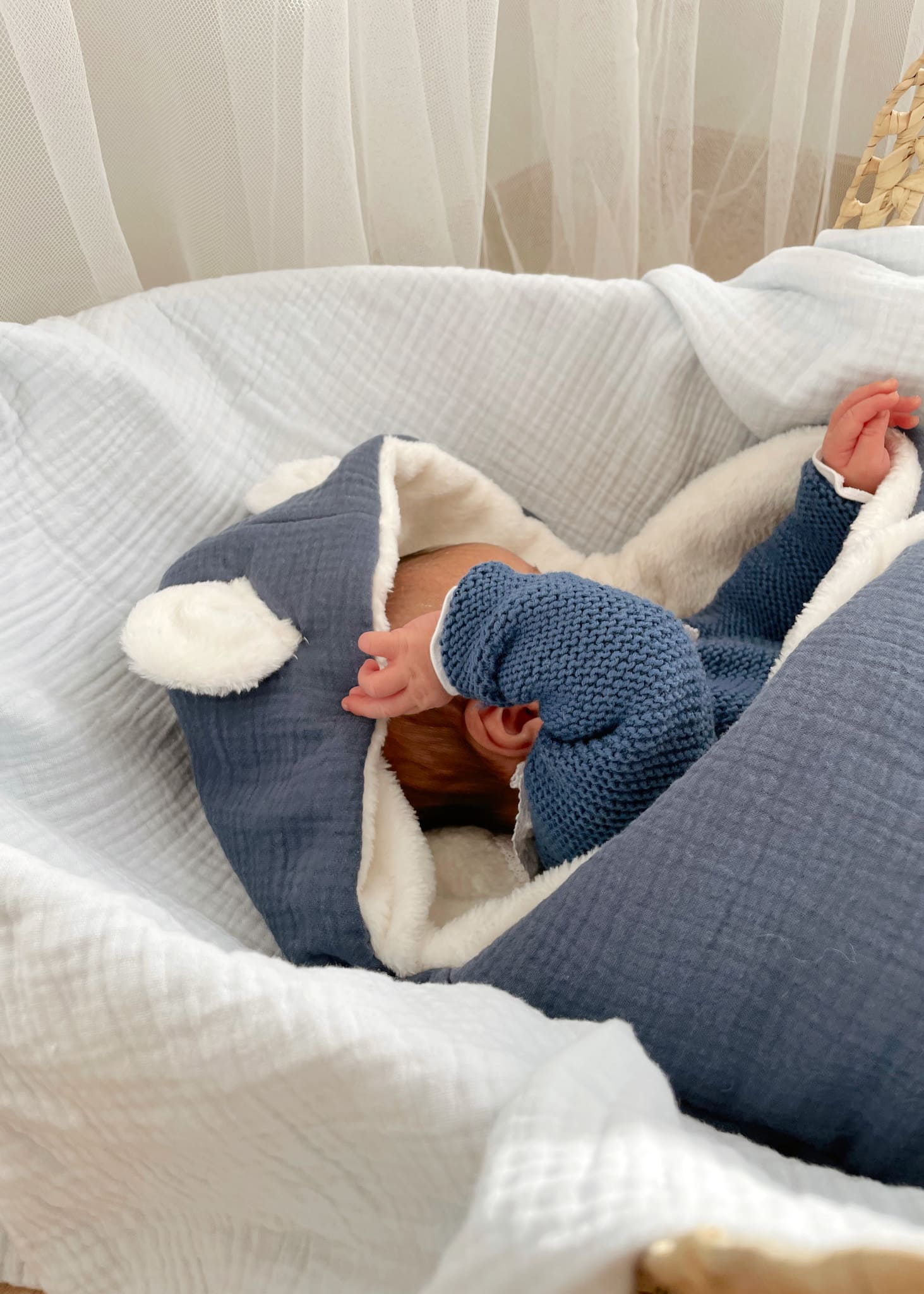 saco-bebe-capazo-organico-azul-marino-blue-tienda-infantil-bebe-auspain-forma-oso-osito-invierno-caliente