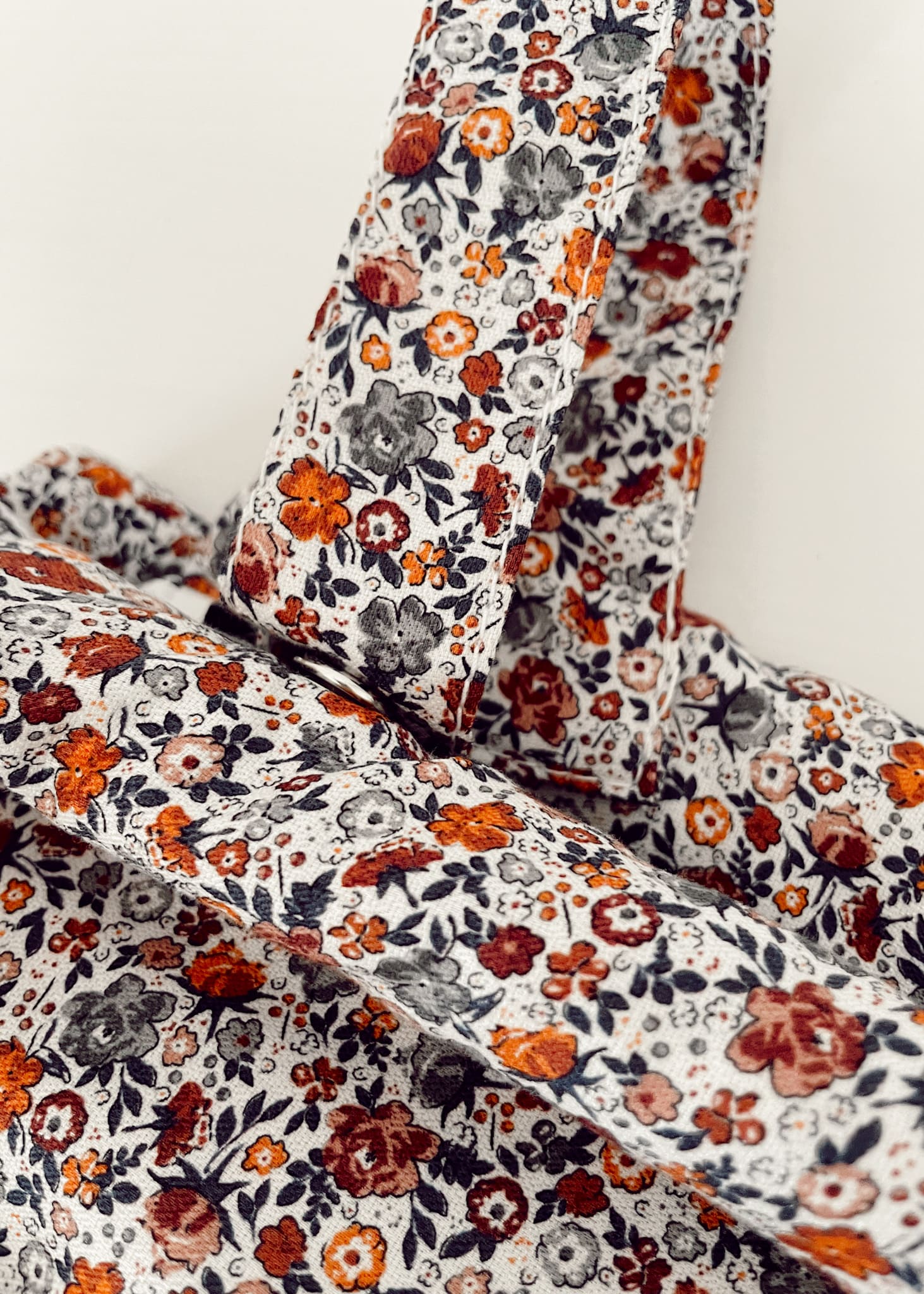 saco-capazo-invierno-tienda-bebe-auspain-recien-nacido-abrigado-flores-bolso-cochecito