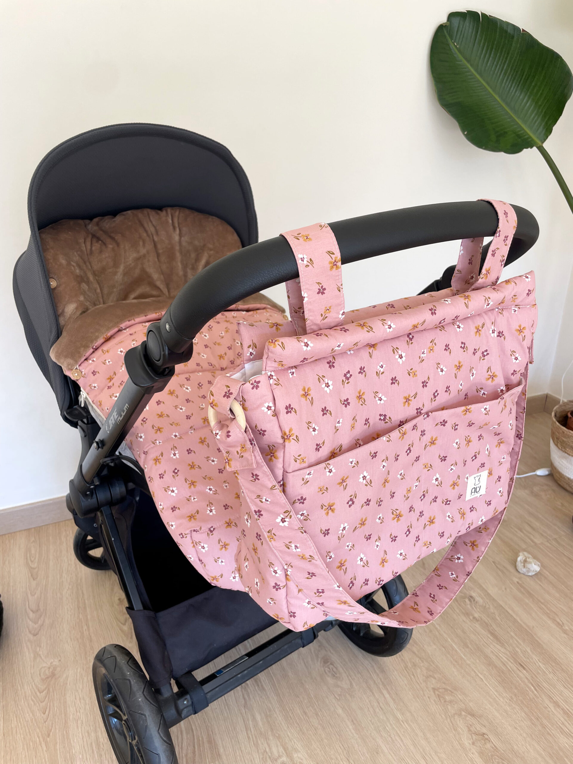 saco-impermeable-rosa-silla-auspain