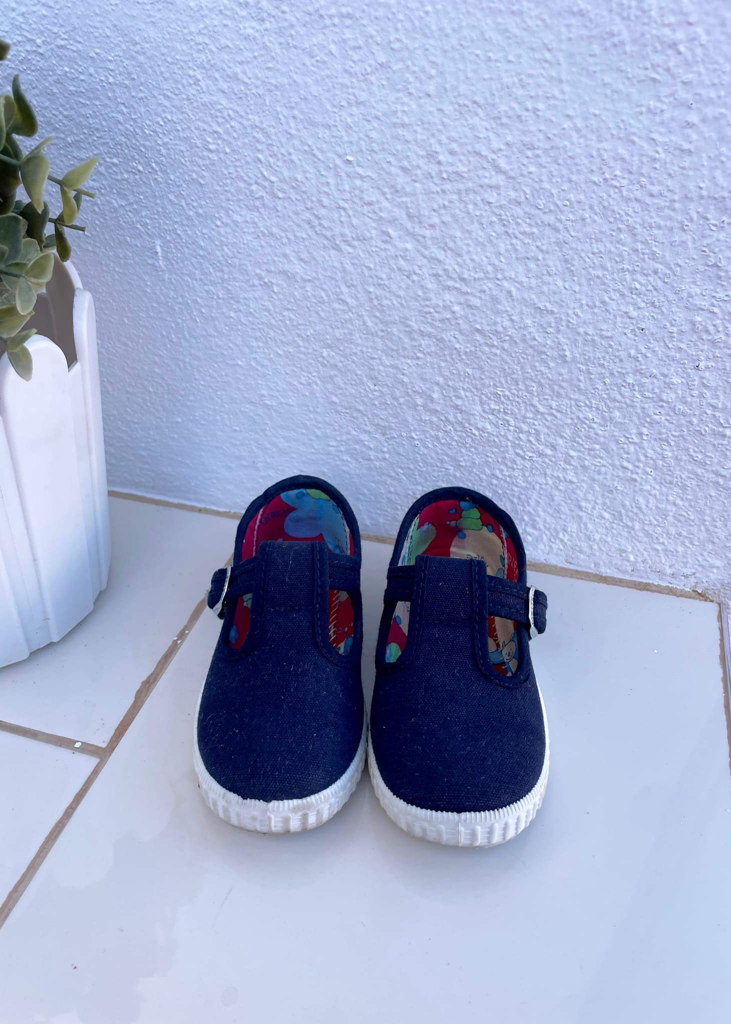 victoria-calzado-zapato-nino-nina-unisex-goma-sin-cordon-blanca-roja-azul-auspain-marino-loneta-lona
