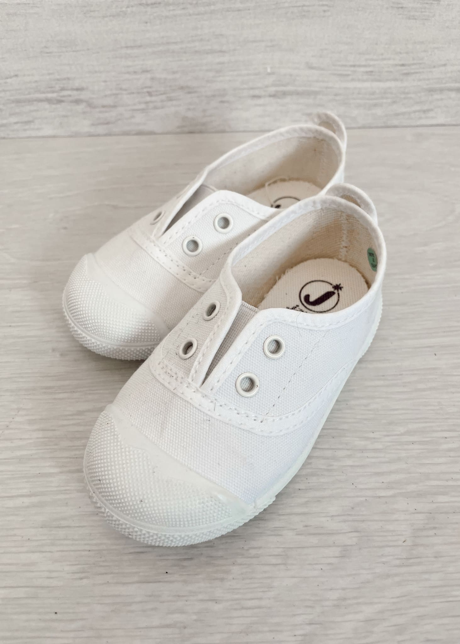 victoria-calzado-zapato-nino-nina-unisex-goma-sin-cordon-blanca-roja-azul-auspain-spain