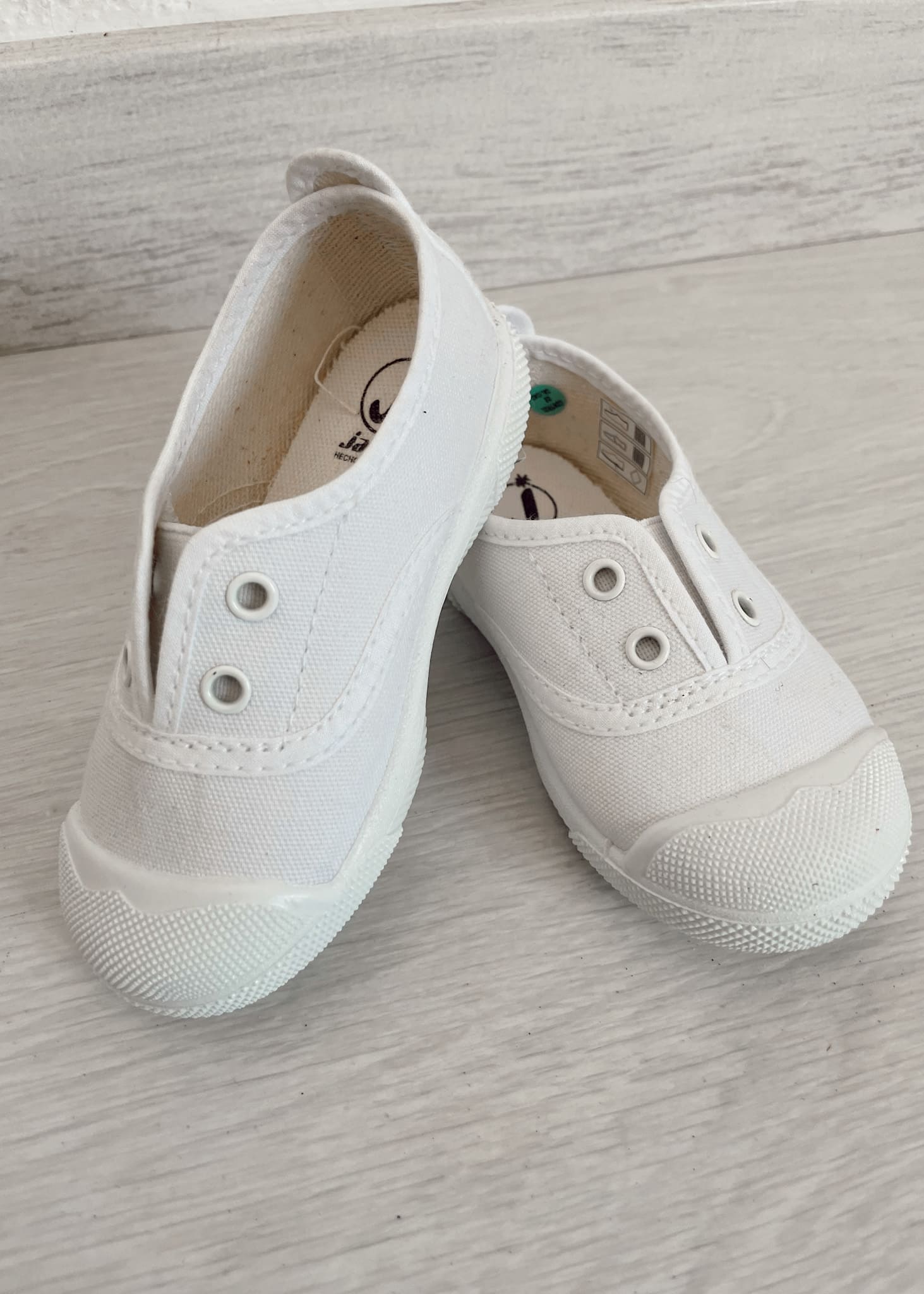 victoria-calzado-zapato-nino-nina-unisex-goma-sin-cordon-blanca-roja-azul-auspain
